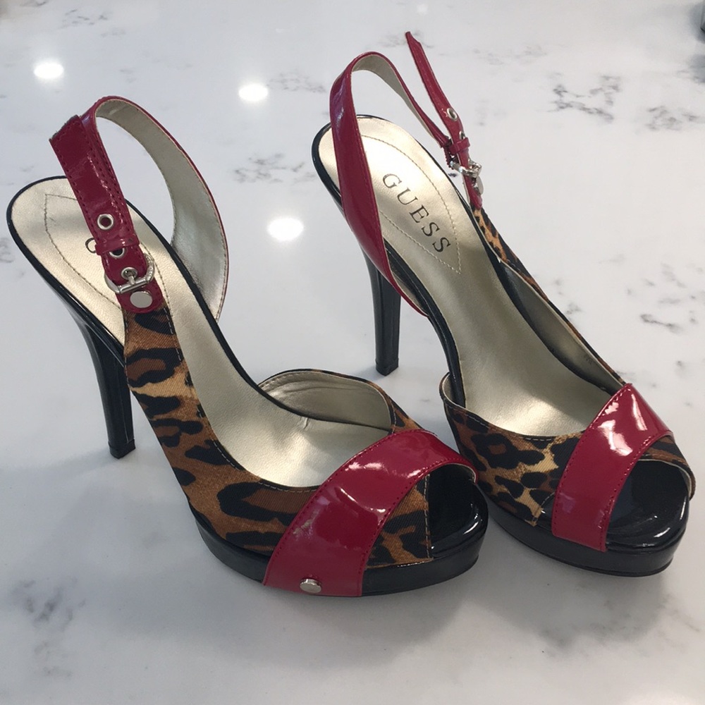 Guess Pumps